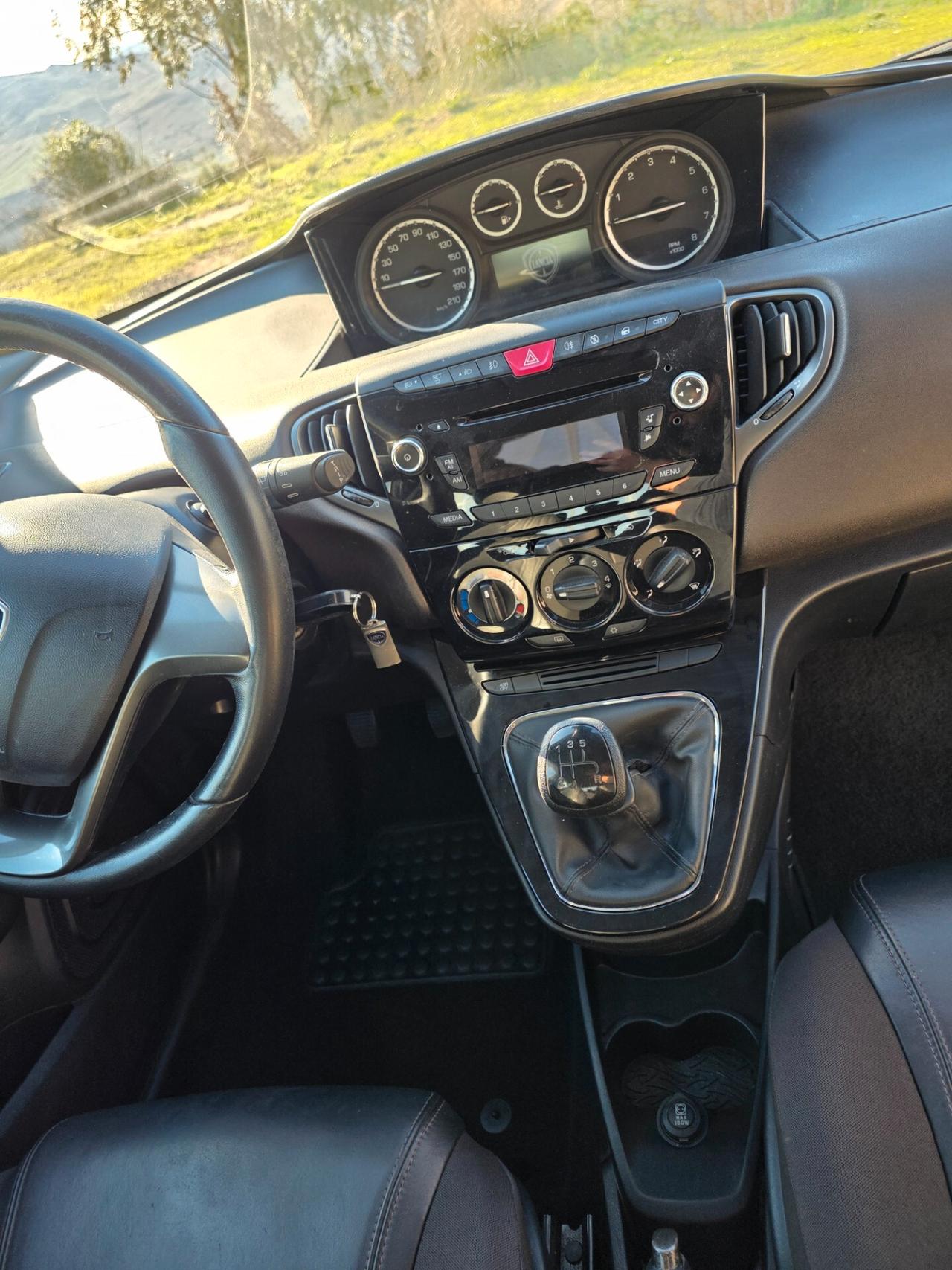 Lancia Ypsilon 1.2 69 CV 5 porte S&S Gold