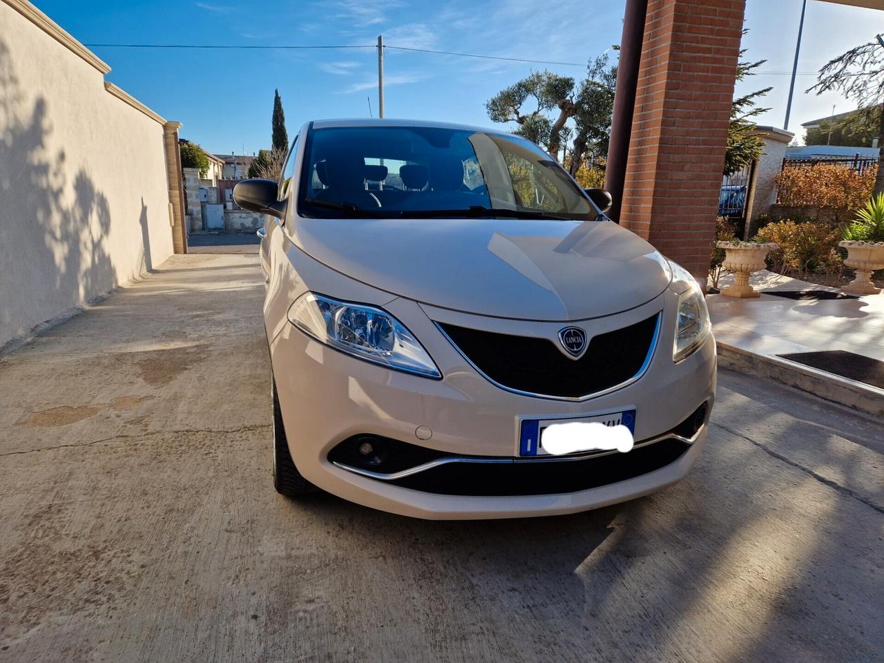 Lancia Ypsilon 1.2 69 CV 5 porte GPL Ecochic Silver