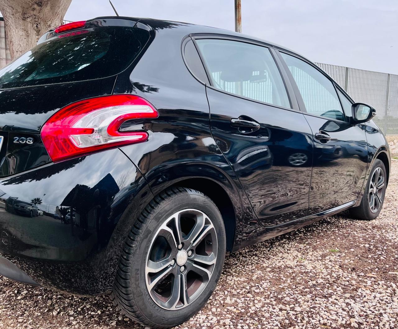 Peugeot 208 1.4 HDi 68 CV 5 porte Allure