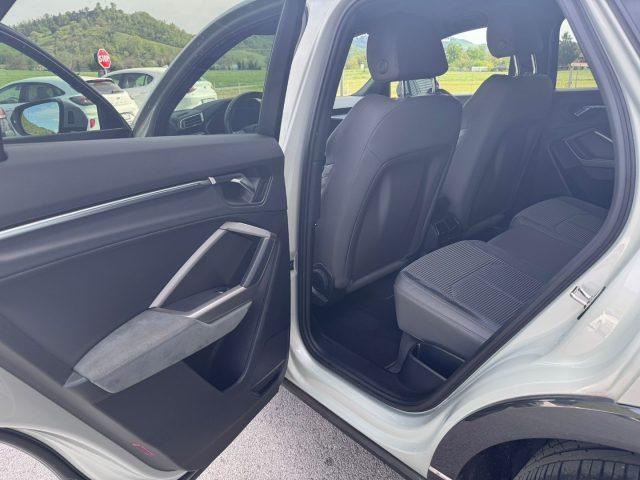 AUDI Q3 SPB 35TDI S-tronic Identity Black S-line SPORTBACK