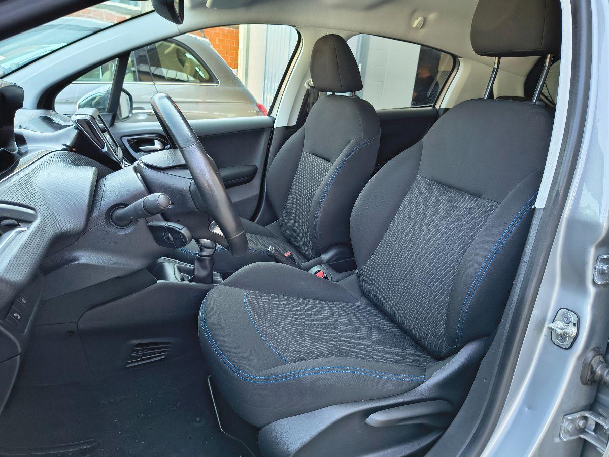 PEUGEOT - 208 - PureTech 82 5p. Touch