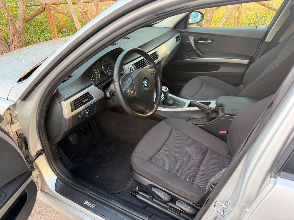 BMW - Serie 3 Touring - 320d Futura