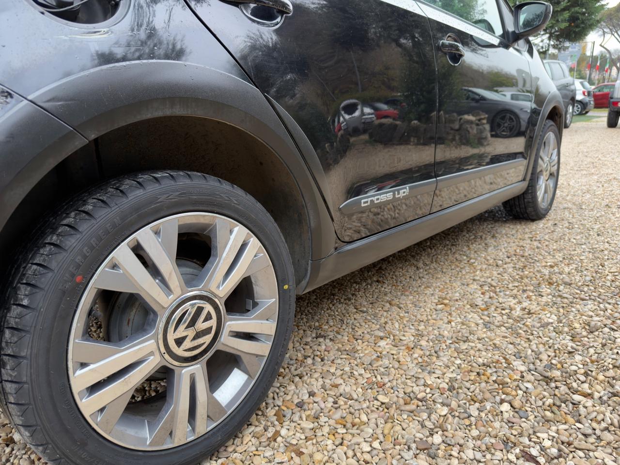 Volkswagen up! 1.0 75 CV 5p. cross BlueMotion Technology