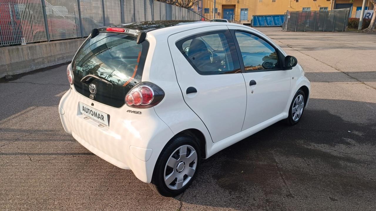 Toyota Aygo 1.0 12V VVT-i 5 porte Active Connect
