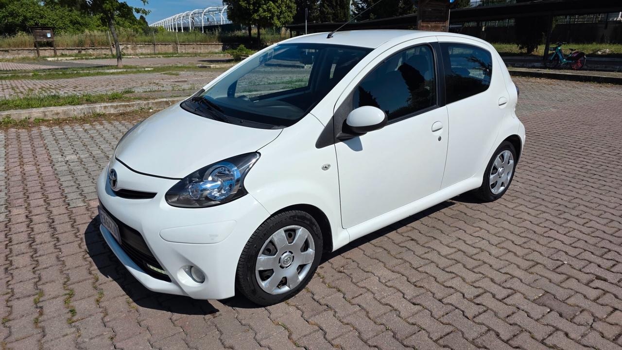 Toyota Aygo 1.0 12V VVT-i 5 porte Lounge Connect MMT