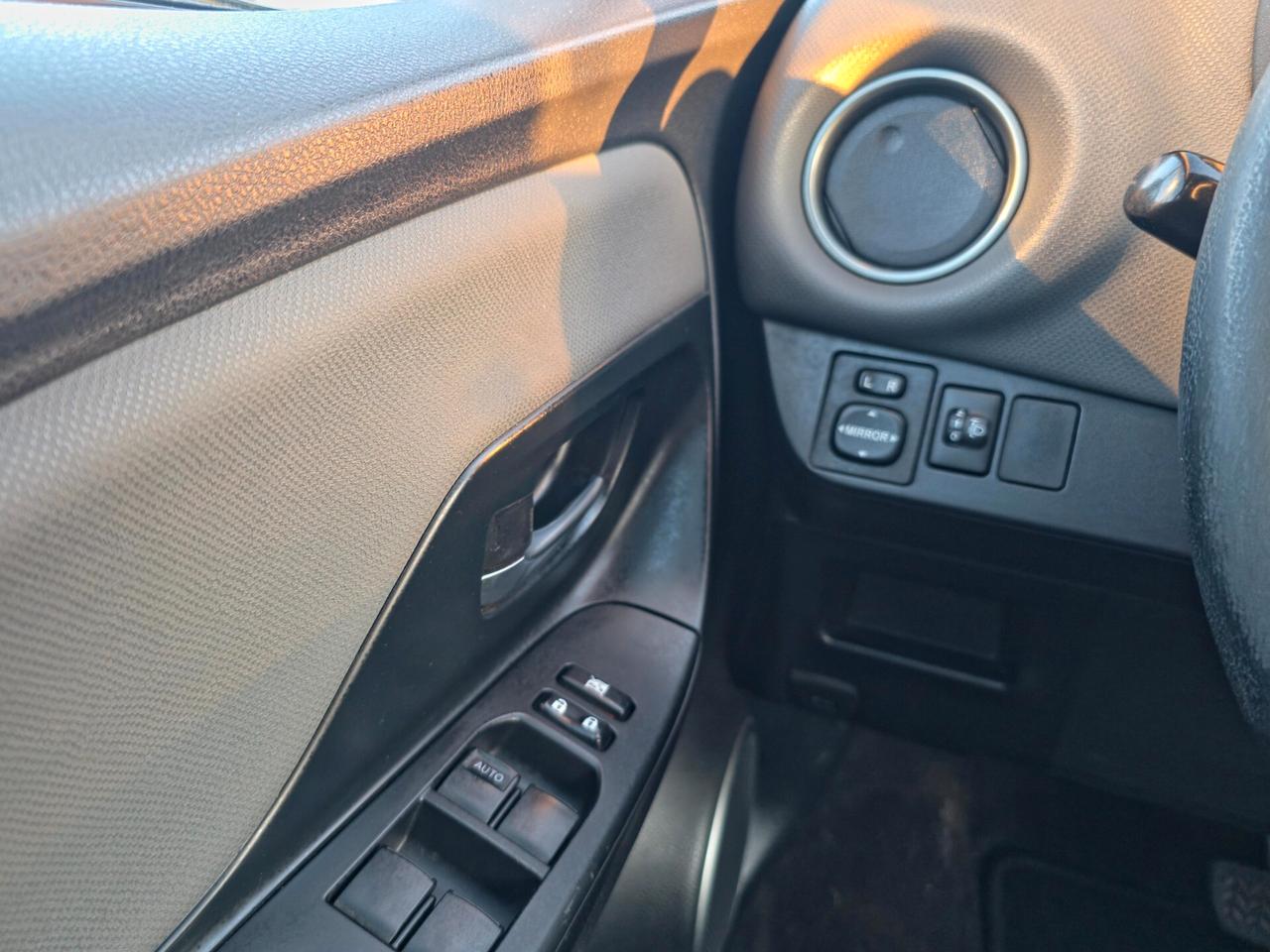 Toyota Yaris 1.5 Hybrid 5 porte Business 2016-E6B Automatico NEO