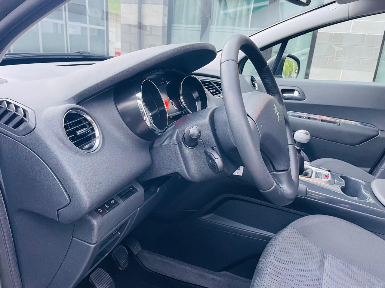Peugeot 3008 1.6 HDi 115CV Business