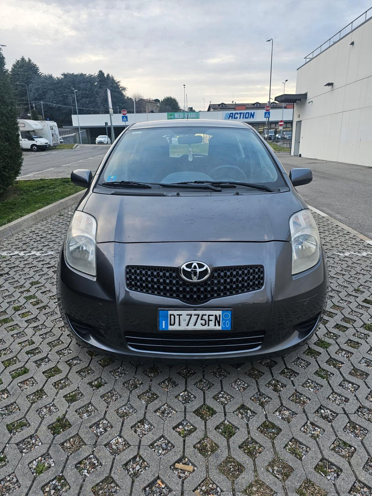 Toyota Yaris 1.0 5 porte Sol