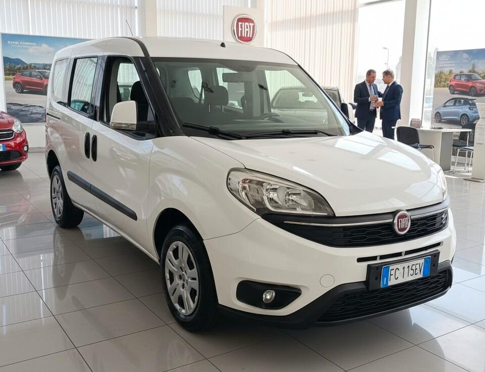 Fiat Doblo 1.3 MTJ Autocarro con gancio traino N1 5 posti