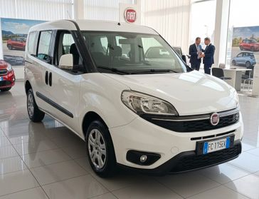 Fiat Doblo 1.3 MTJ Autocarro con gancio traino N1 5 posti