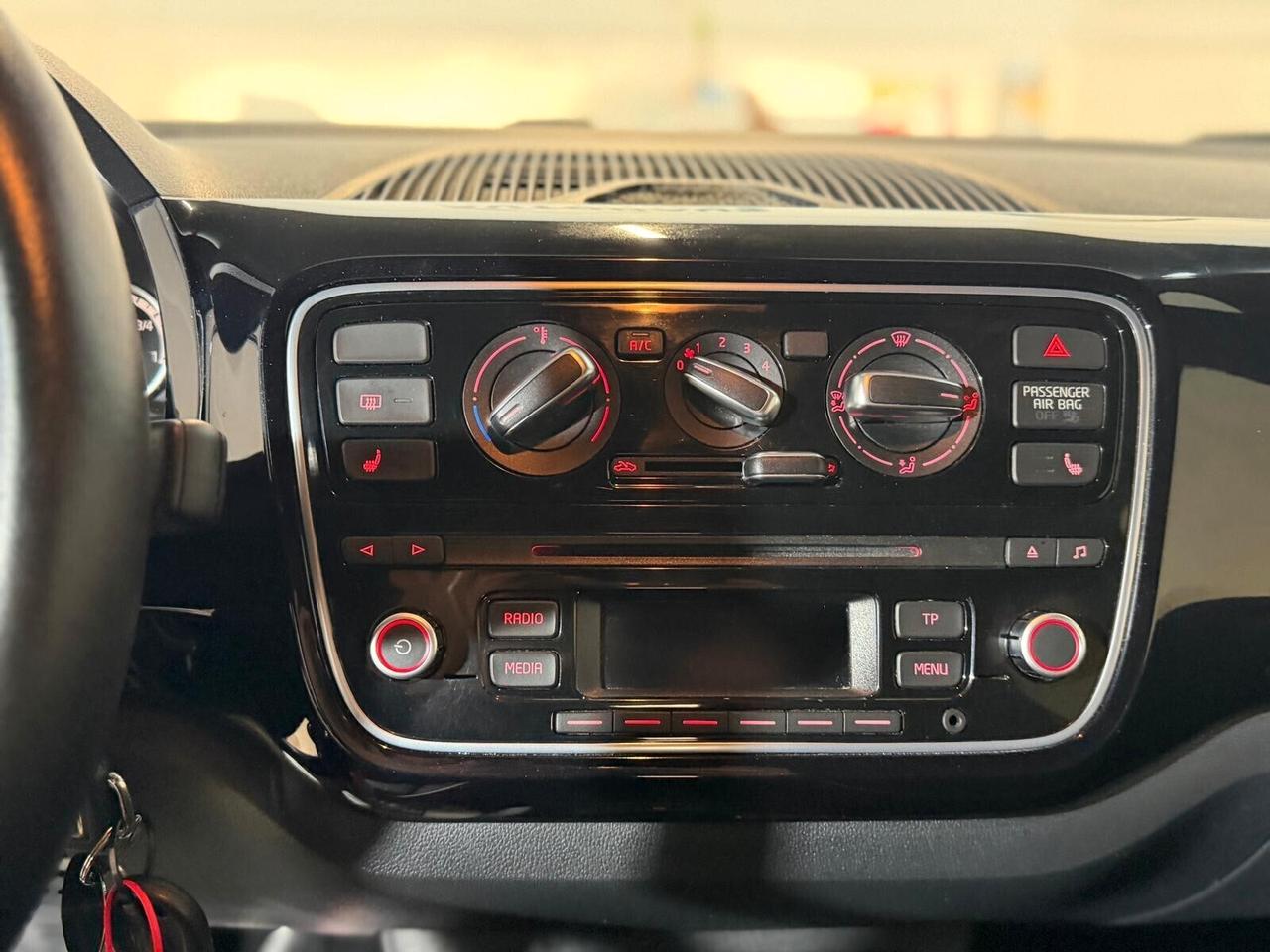 Volkswagen up! 1.0 5p. Versione STREET