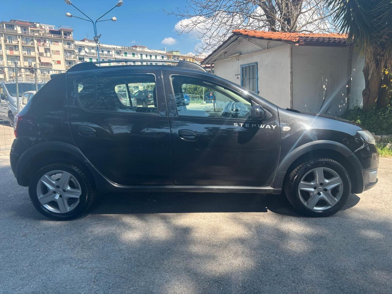 DACIA SANDERO STEPWAY 1.5 DCI Laureate - 2014
