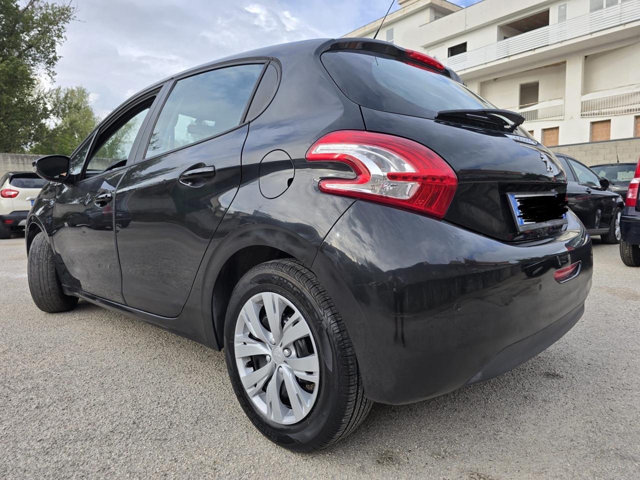 Peugeot 208 1.2 benzina 82 CV 5 porte anno 2013