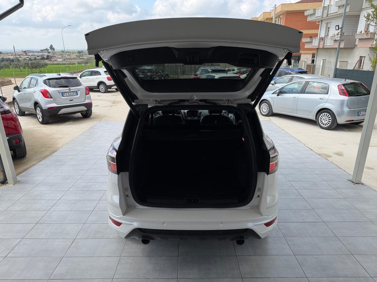 Ford Kuga 1.5 TDCI 120 CV S&S 2WD Powershift ST-Line