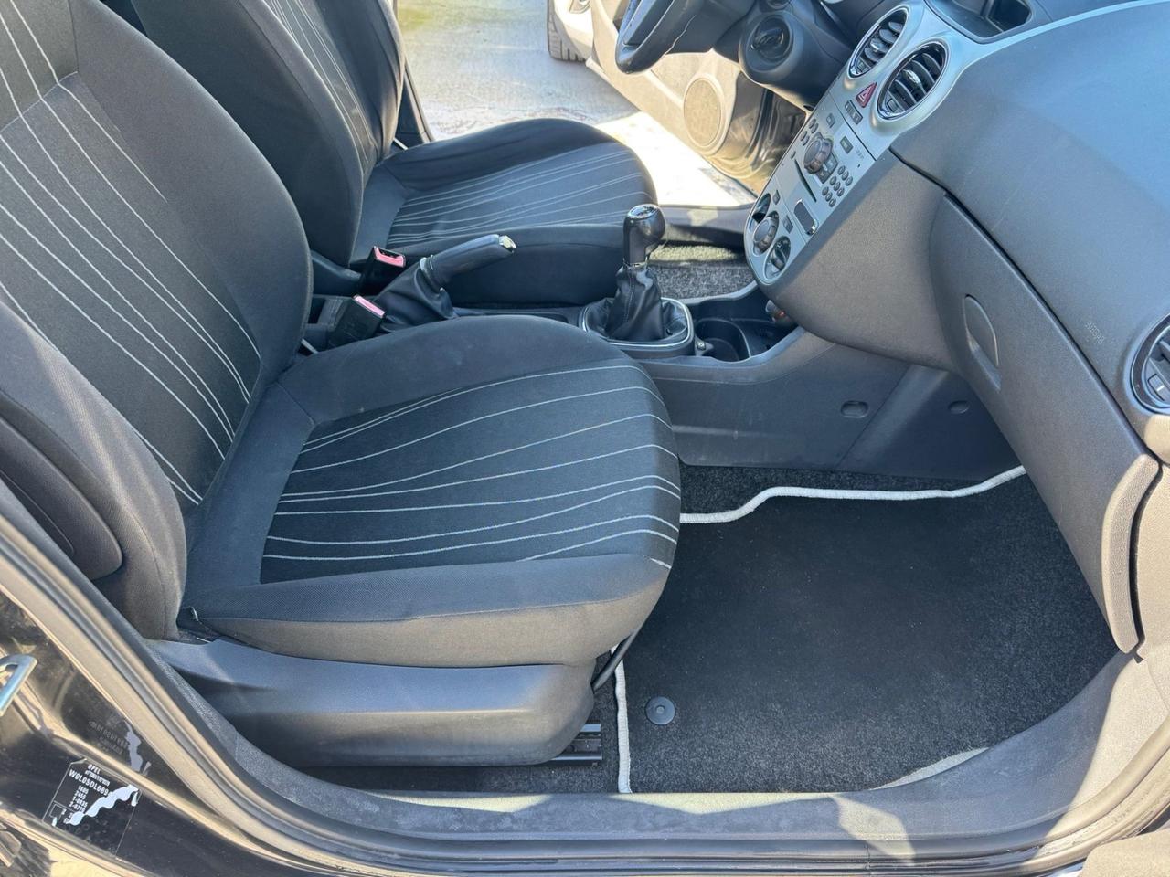Opel Corsa 1.2 5 porte Cosmo neopatentati