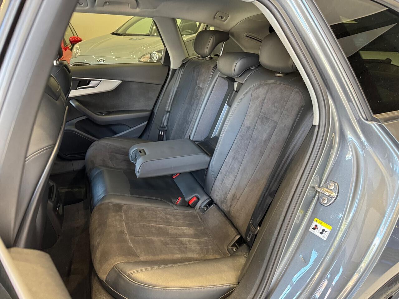 Audi A4 35 TDI S tronic Business “Matrix”