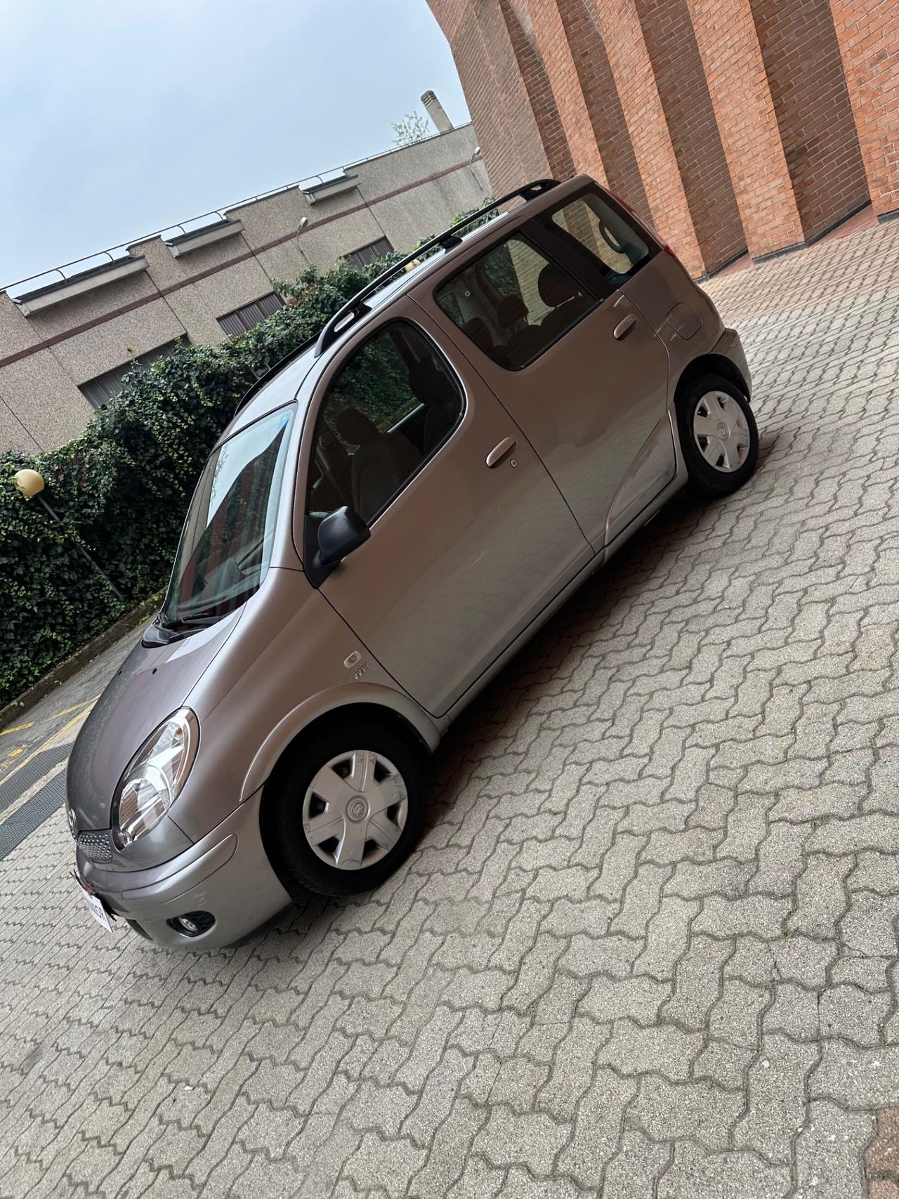 Toyota Yaris Verso 1.3i 16V cat Sol '03