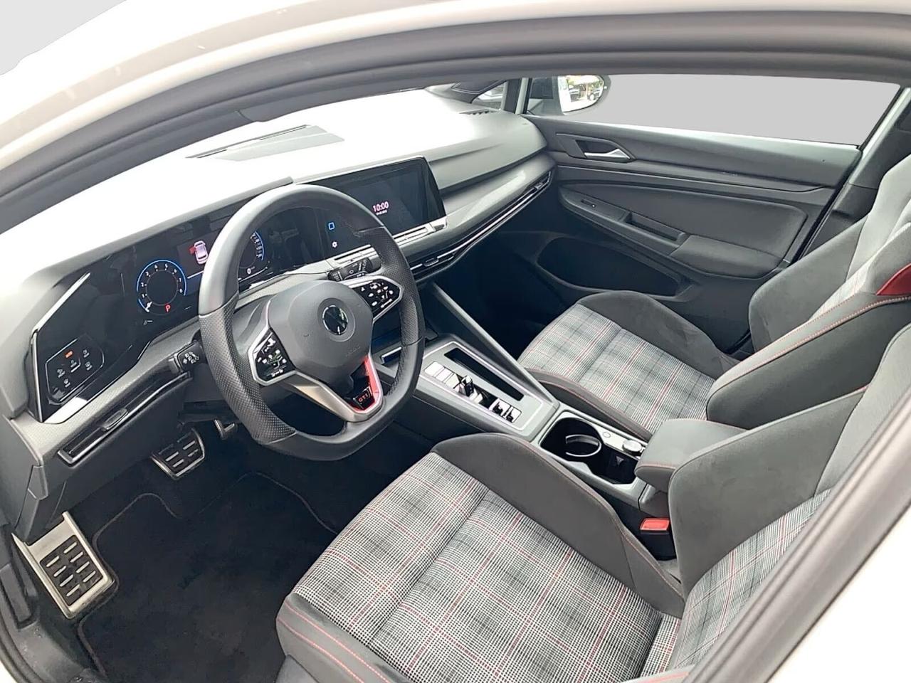 Volkswagen Golf GTI 2.0 TSI DSG BLACKSTYLE PANO MATRIX NAVI-PRO KAMERA