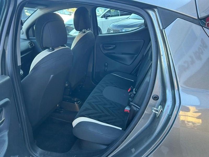 Lancia Ypsilon III 2015 5 Porte 1.2 69cv Silver