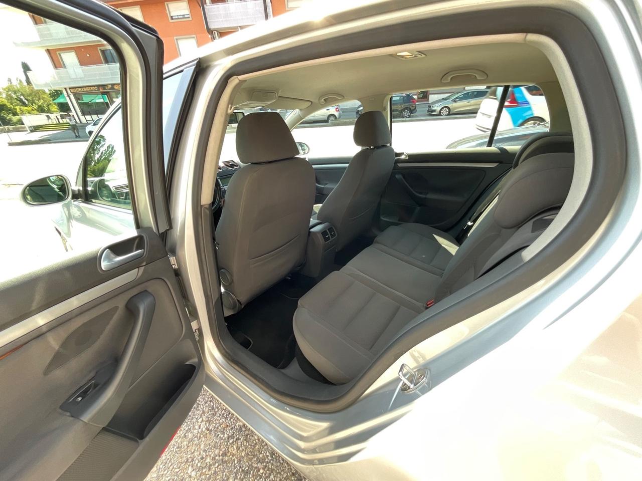 Volkswagen Golf 2.0 TDI DPF 4mot. 5p. Sportline
