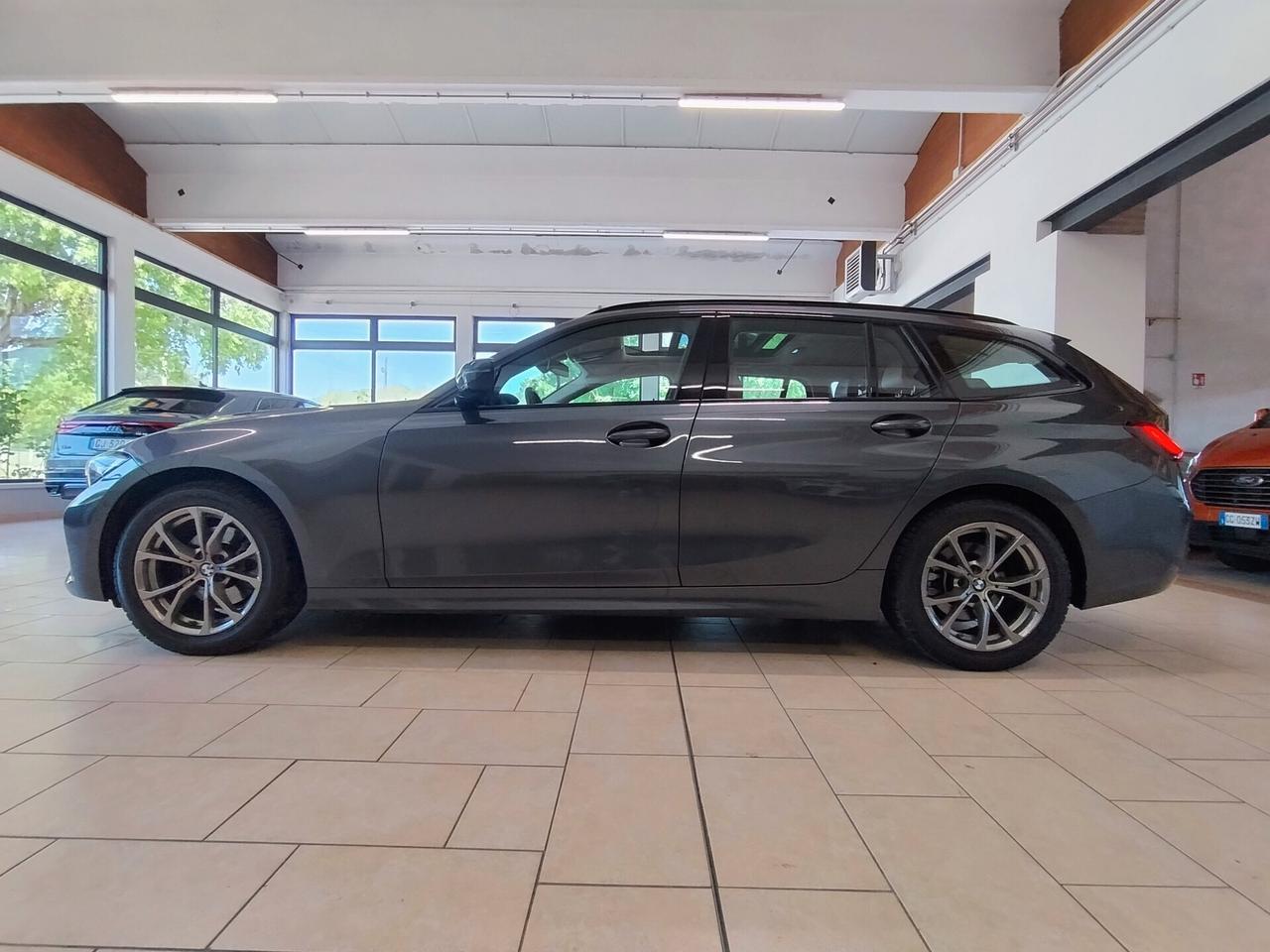 BMW 320d TOURING SPORT AUTO - TETTO PACK LUCI LIVE COCKPIT