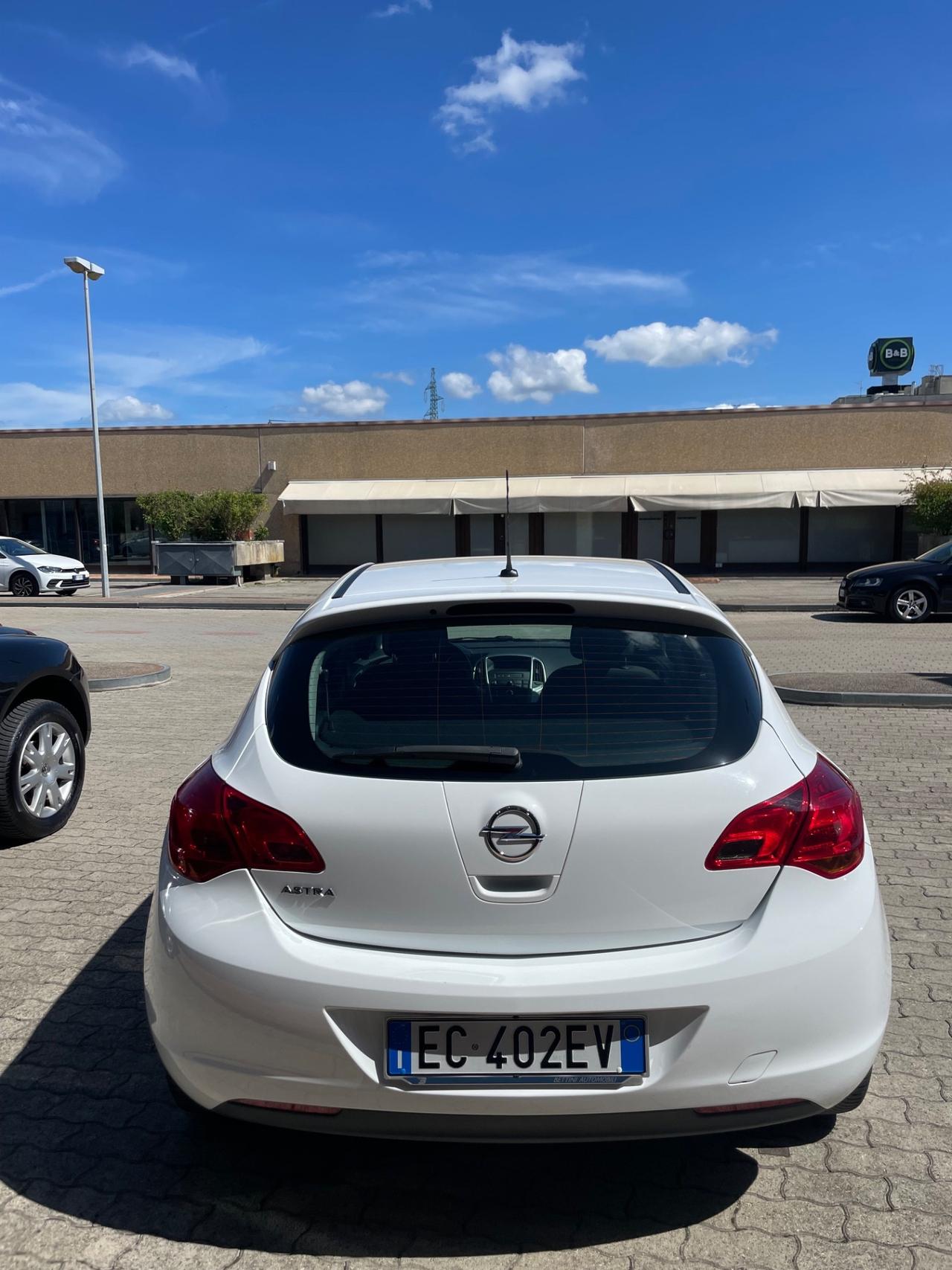 Opel Astra 1.4 100CV 5 porte Cosmo