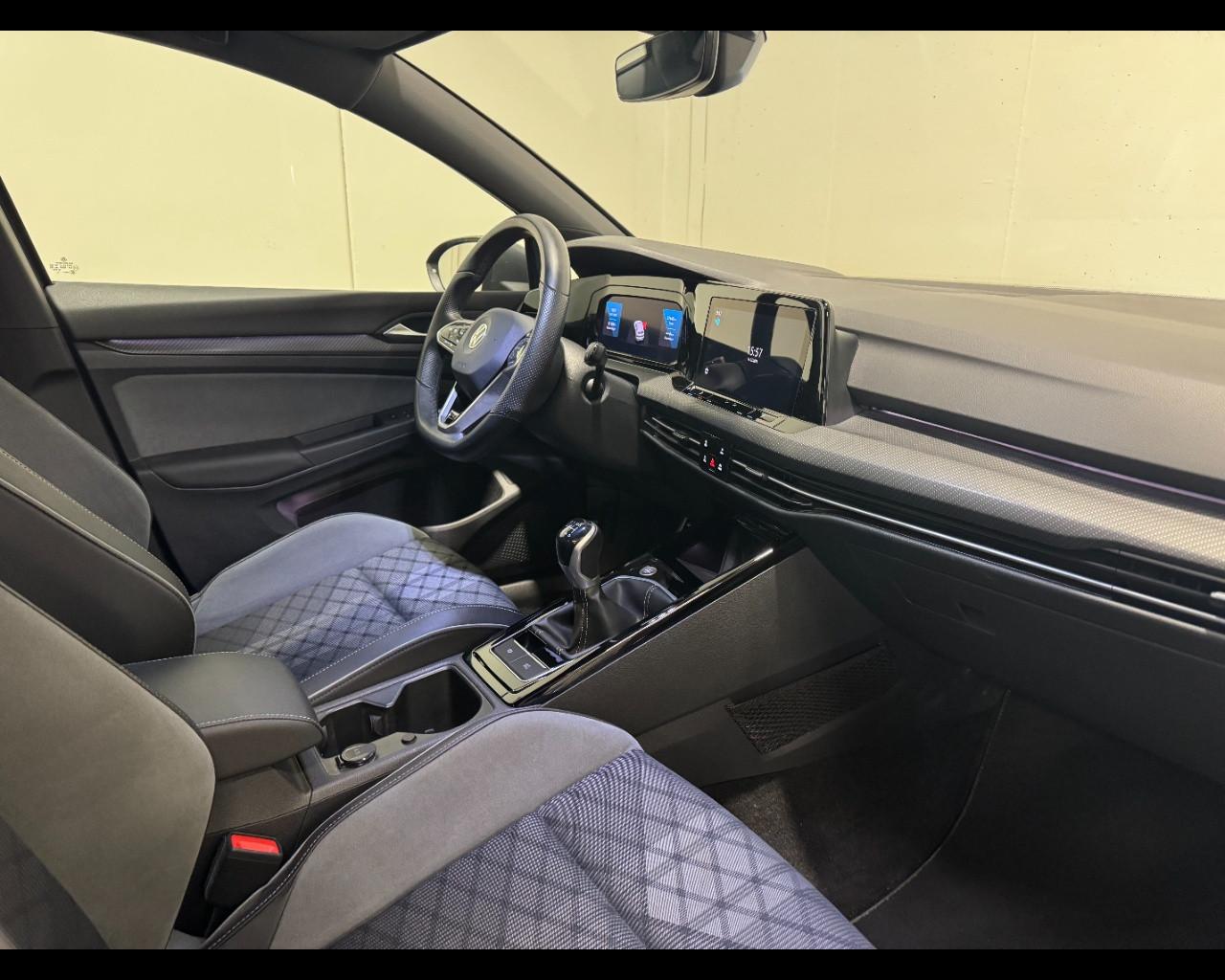 VOLKSWAGEN GOLF TSI EVO R-LINE