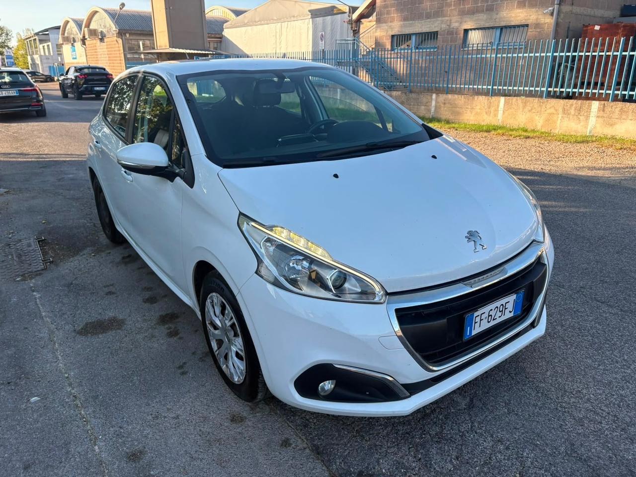 Peugeot 208 PureTech 82 5 porte Active 2017 167.000 KM