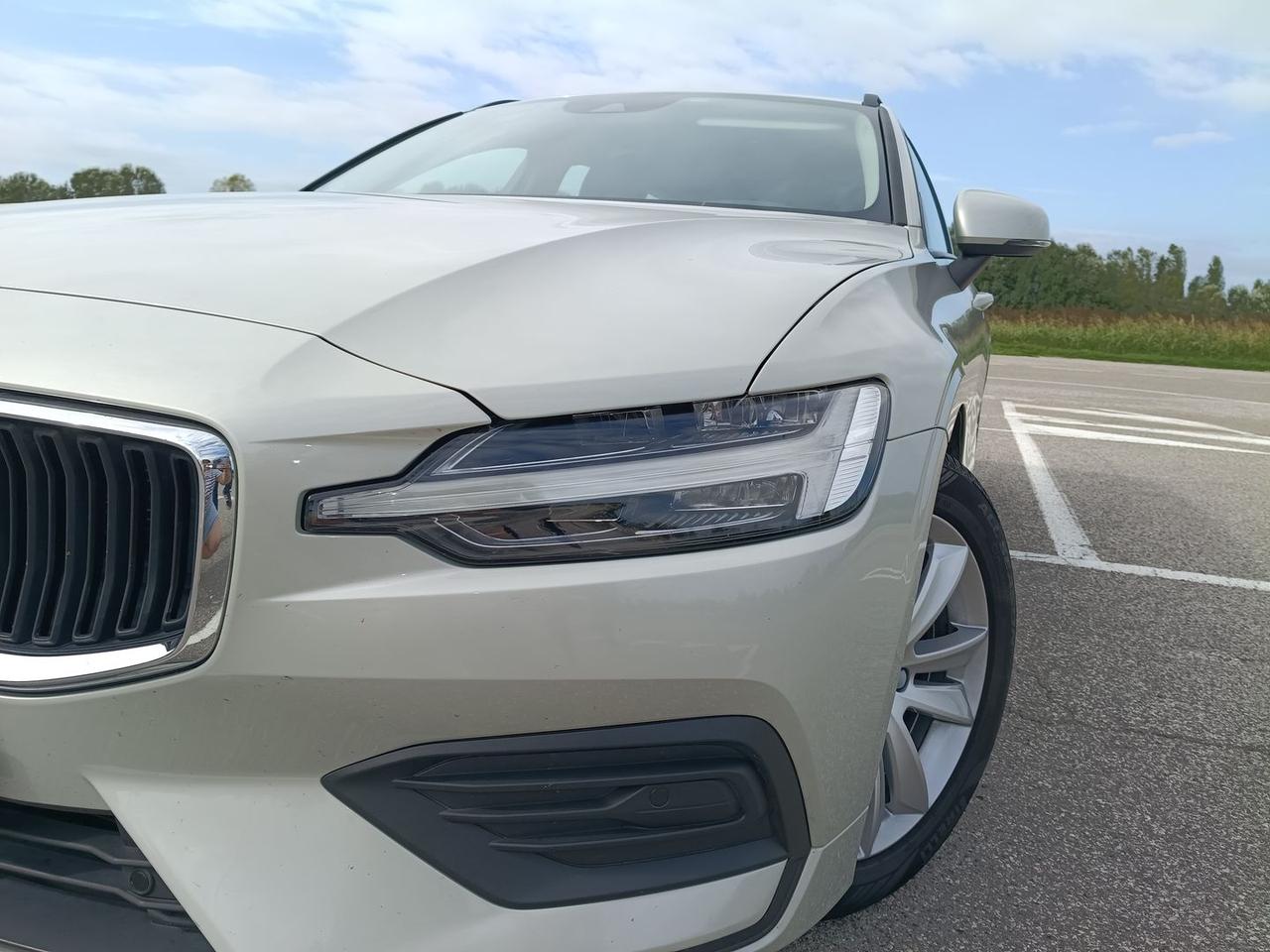 Volvo V60 momentum business pro 2.0 b4 mhev #12002