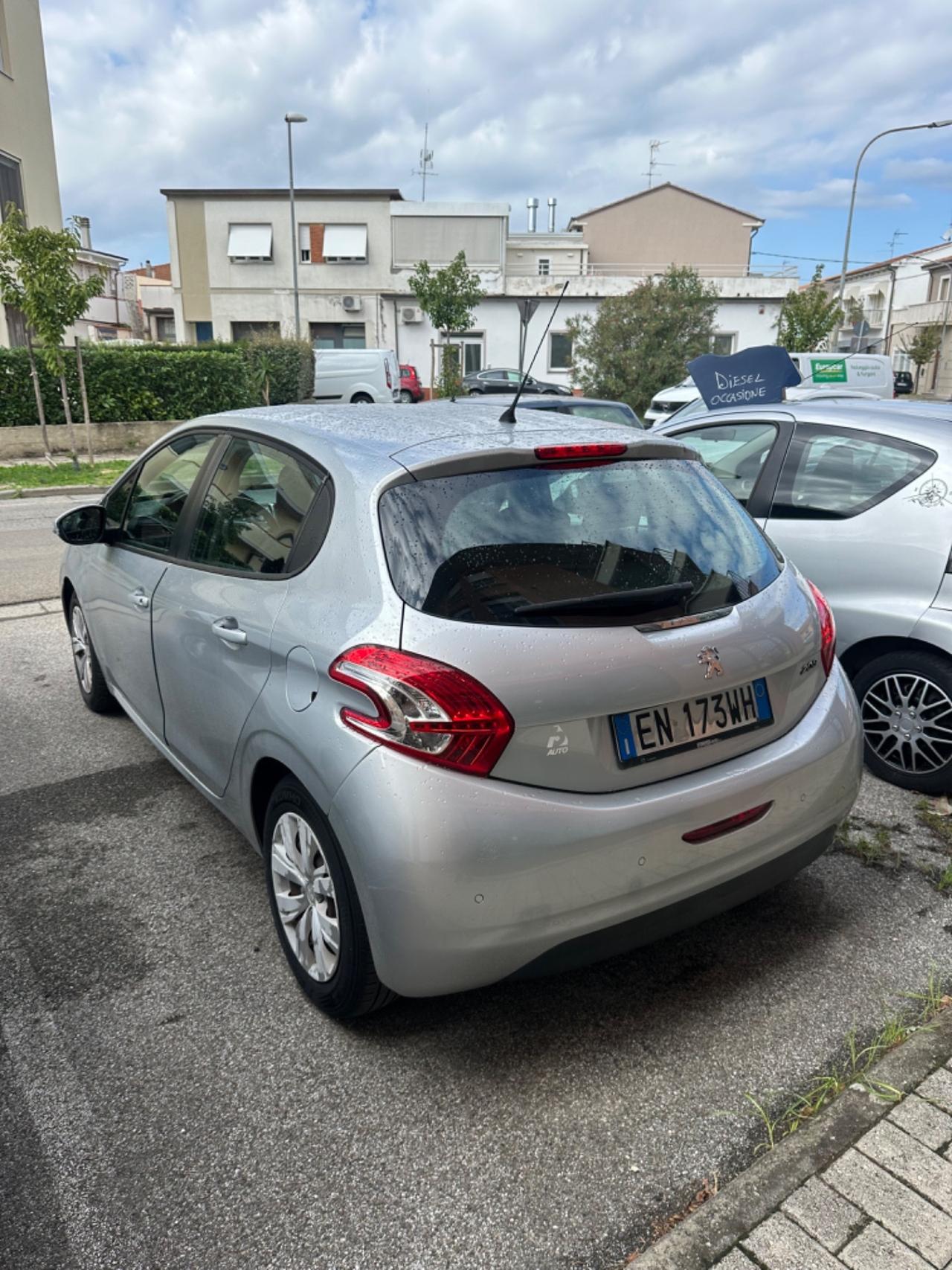 Peugeot 208 1.4 HDi 68 CV 5 porte Access