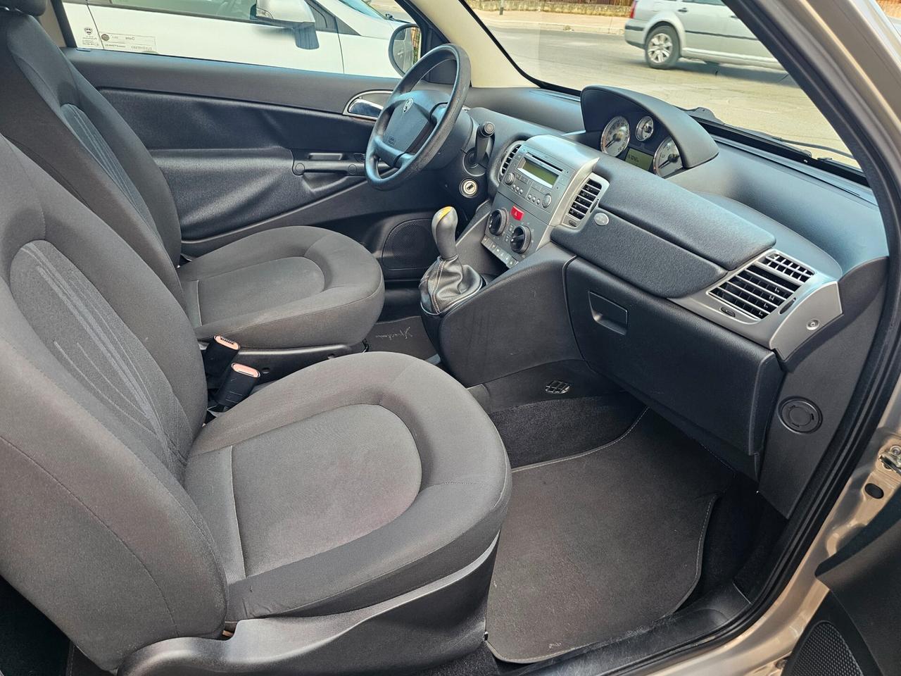 Lancia Ypsilon 1.3 MJT 75 CV Diva