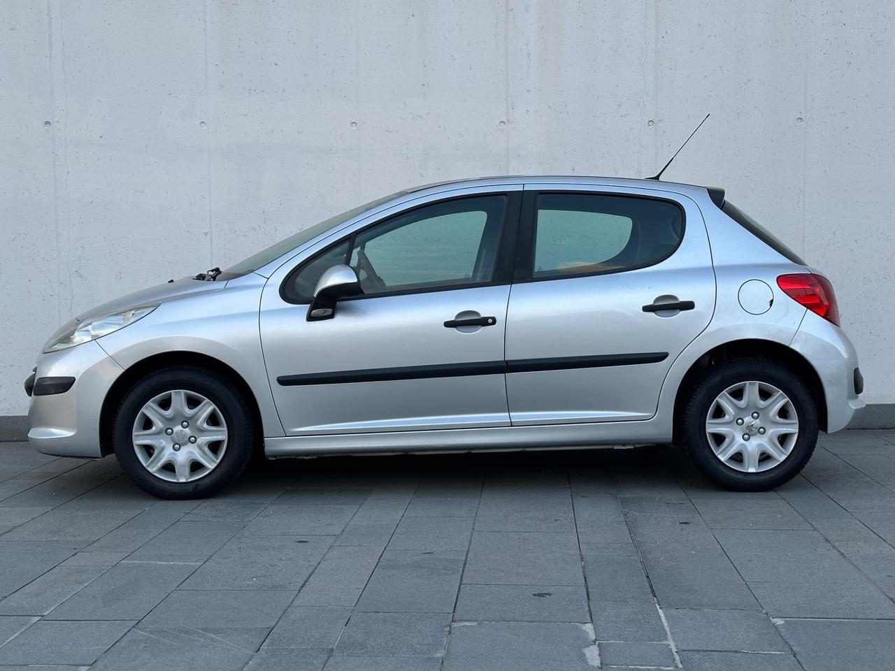 Peugeot 207 1.4 8V 75CV 5p. X Line
