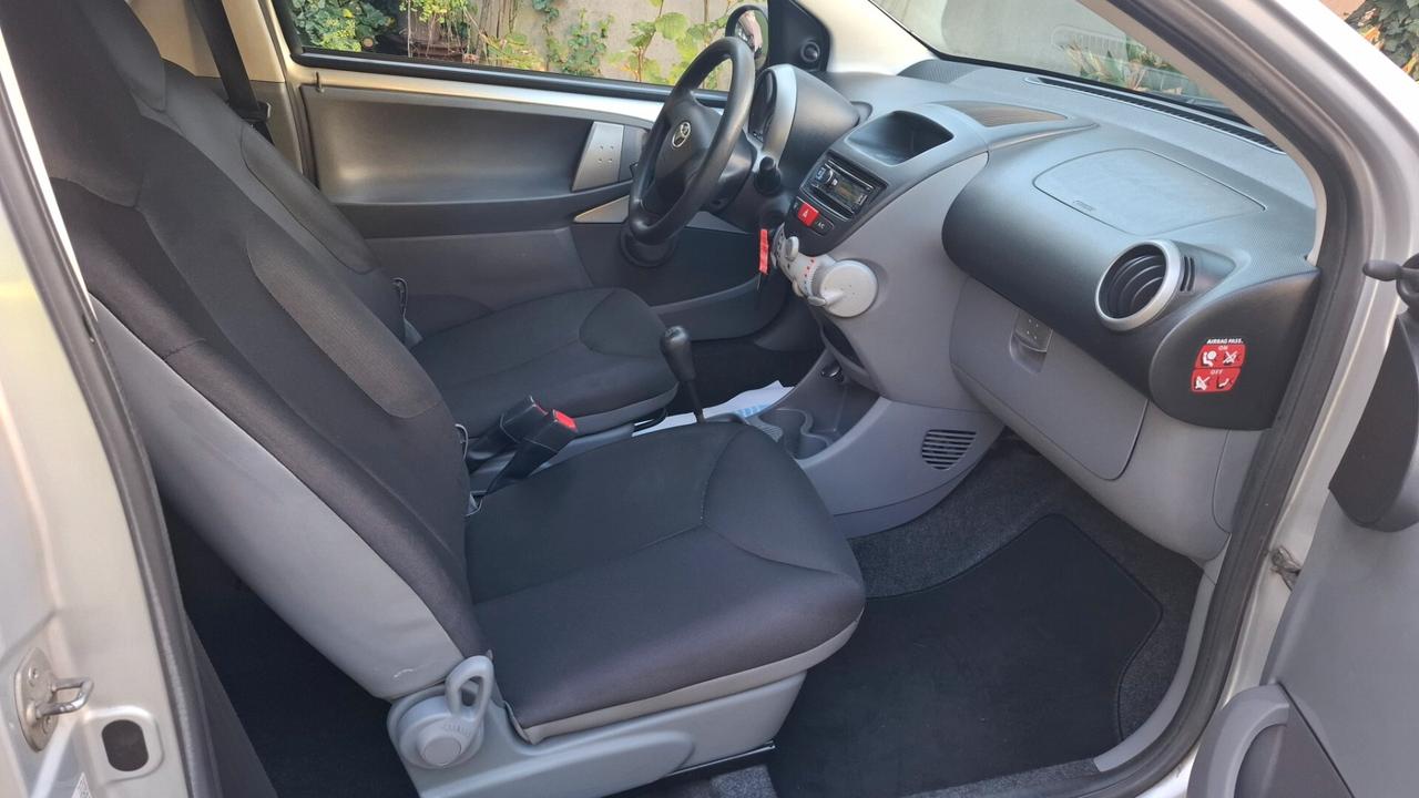 Toyota Aygo 1.0 12V VVT-i 3 porte Now Connect
