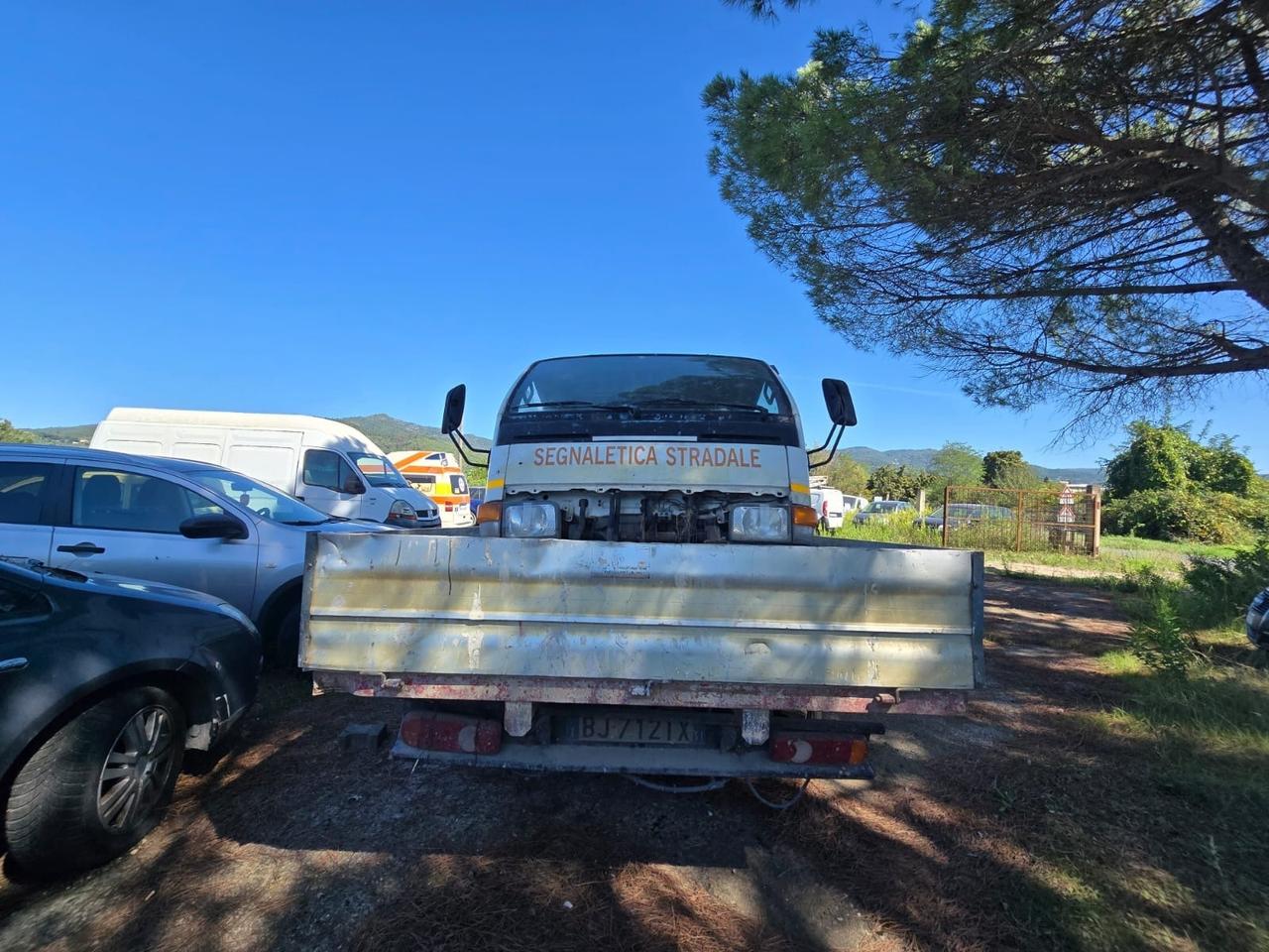 Nissan Cabstar con gru