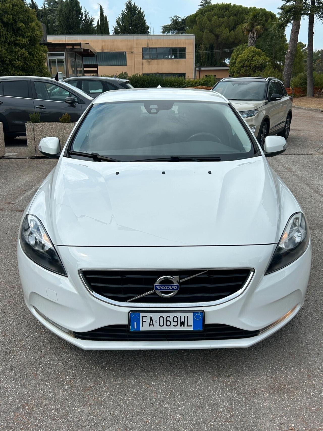 " UNA BOMBA " Volvo V40 2.0 D2 Momentum