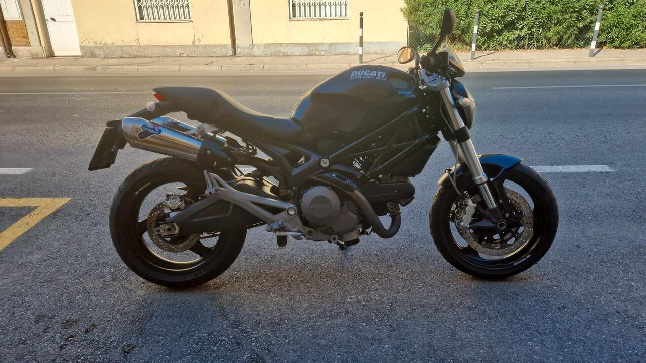 DUCATI MONSTER 696 NERO OPACO 04/2009 km 27000