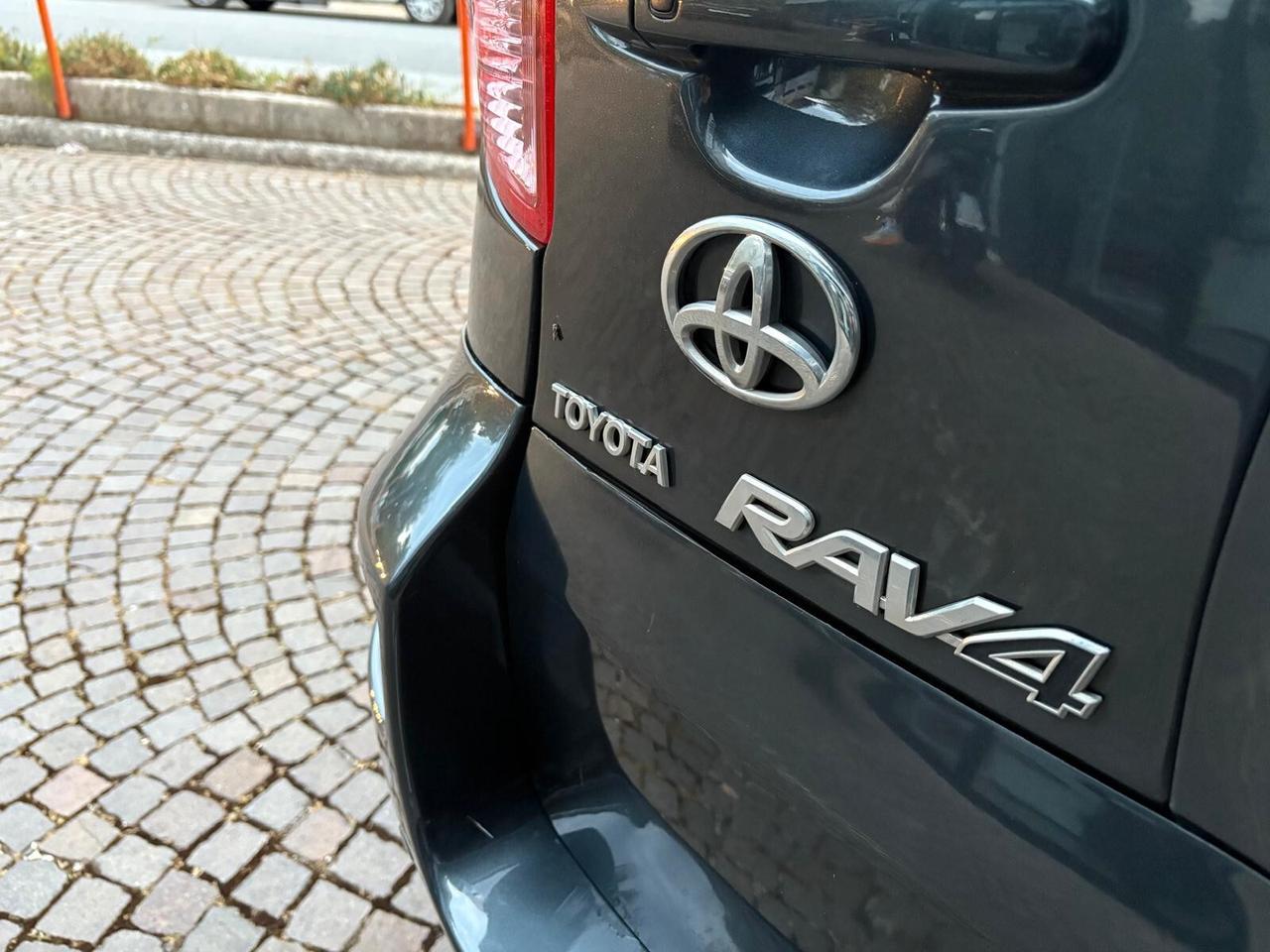 Toyota RAV 4 RAV4 2.2 D-4D 177 CV Luxury
