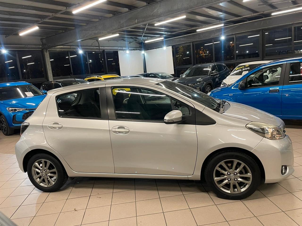 TOYOTA Yaris 3ª serie Yaris 1.0 5 porte Van Ac...