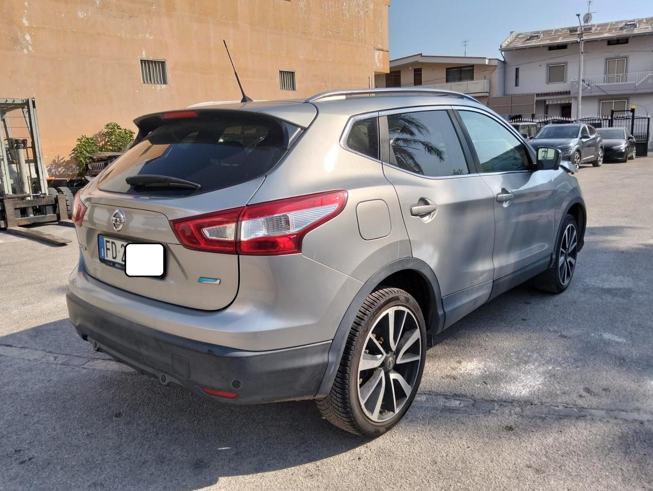 Nissan Qashqai 1.5 dCi N-Connecta 2016 SINISTRATA