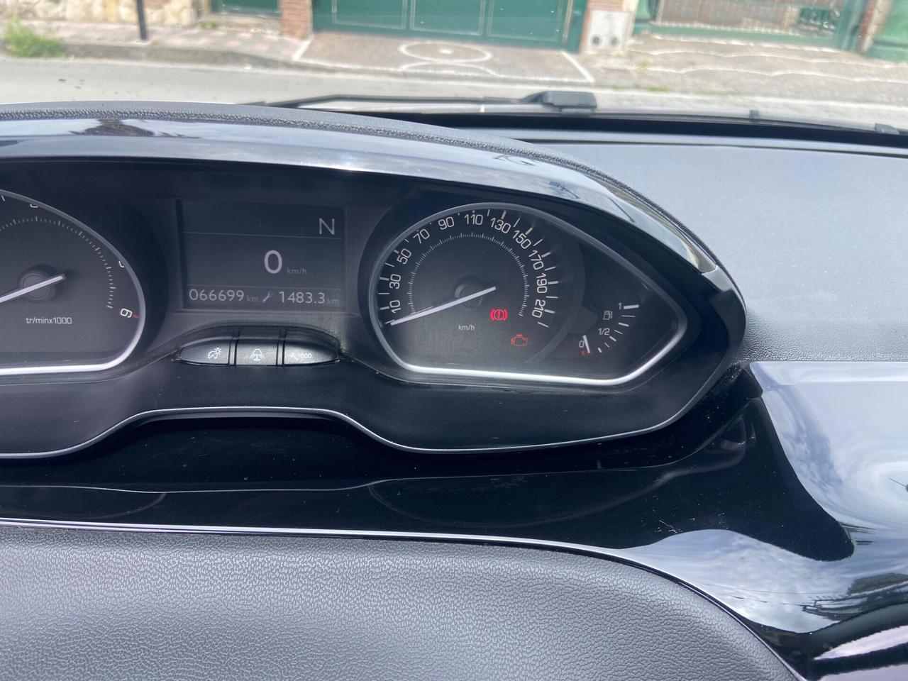 Peugeot 208 1.4 HDi 68 CV 5 porte Allure automatico