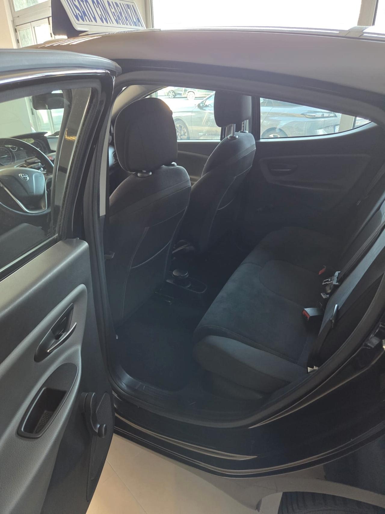 Lancia Ypsilon 1.2 69 CV 5 porte S&S Gold