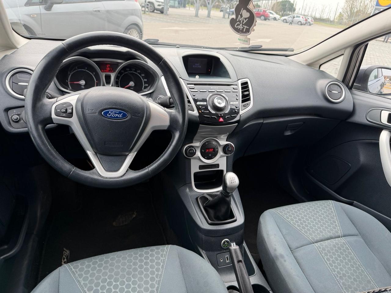 Ford Fiesta 1.4 16V 5p. Bz.- GPL Titanium Bs.