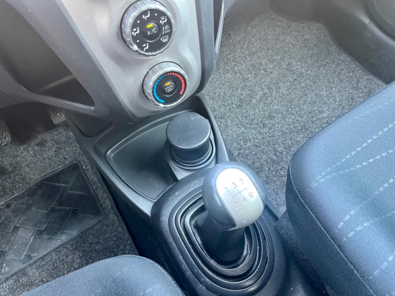 Toyota Yaris 1.3benz 2008 138.000km per neopatentati