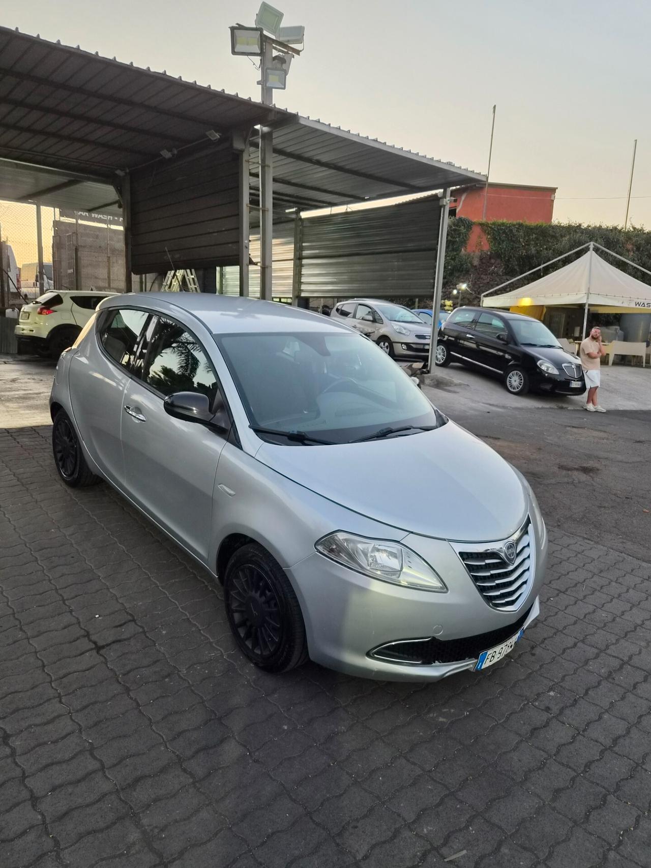 Lancia Ypsilon 1.2 69 CV 5 porte Platinum