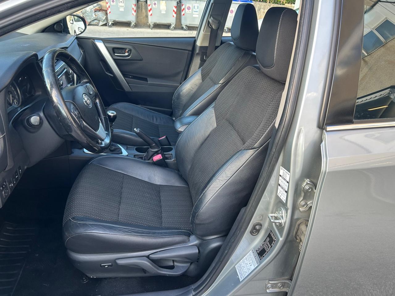 Toyota Auris 1.4 D-4D Lounge