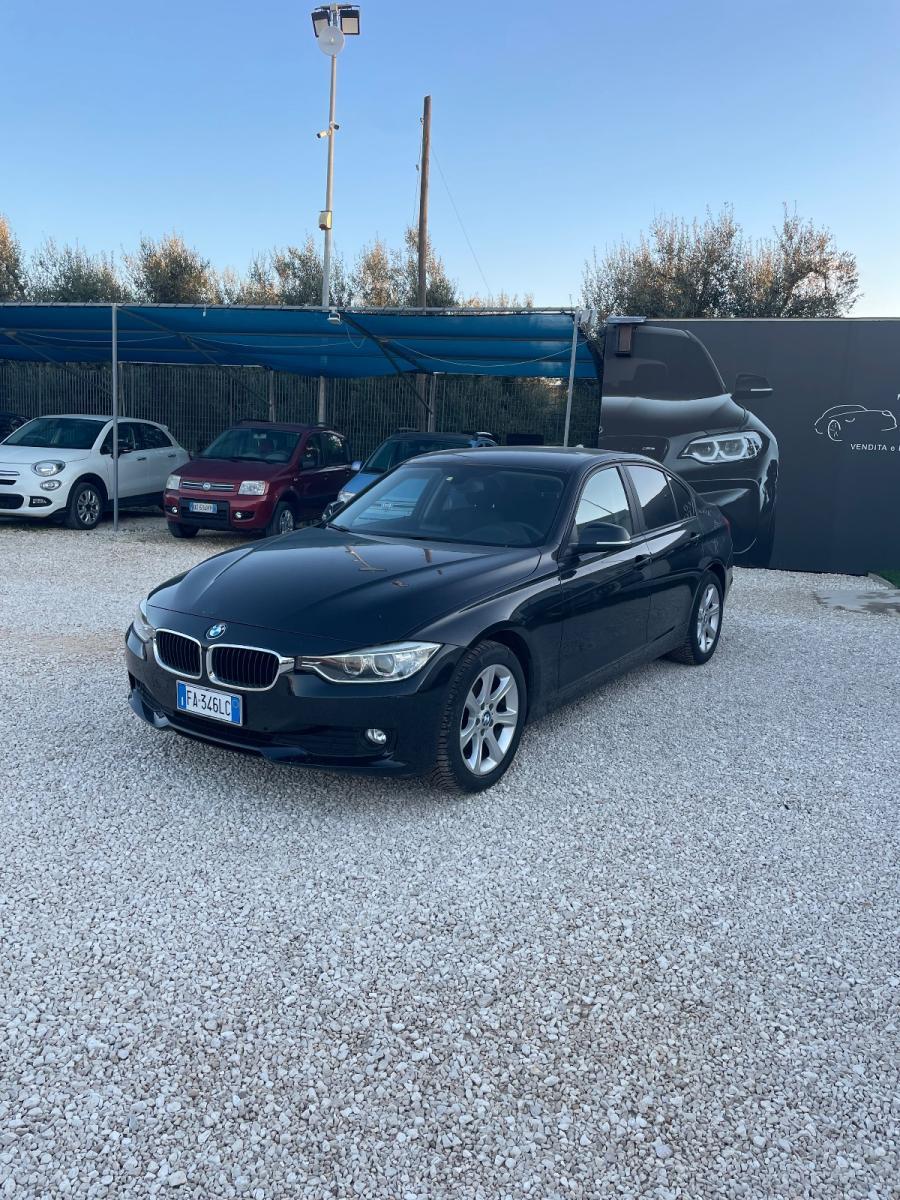 BMW - Serie 3 - 320d Luxury