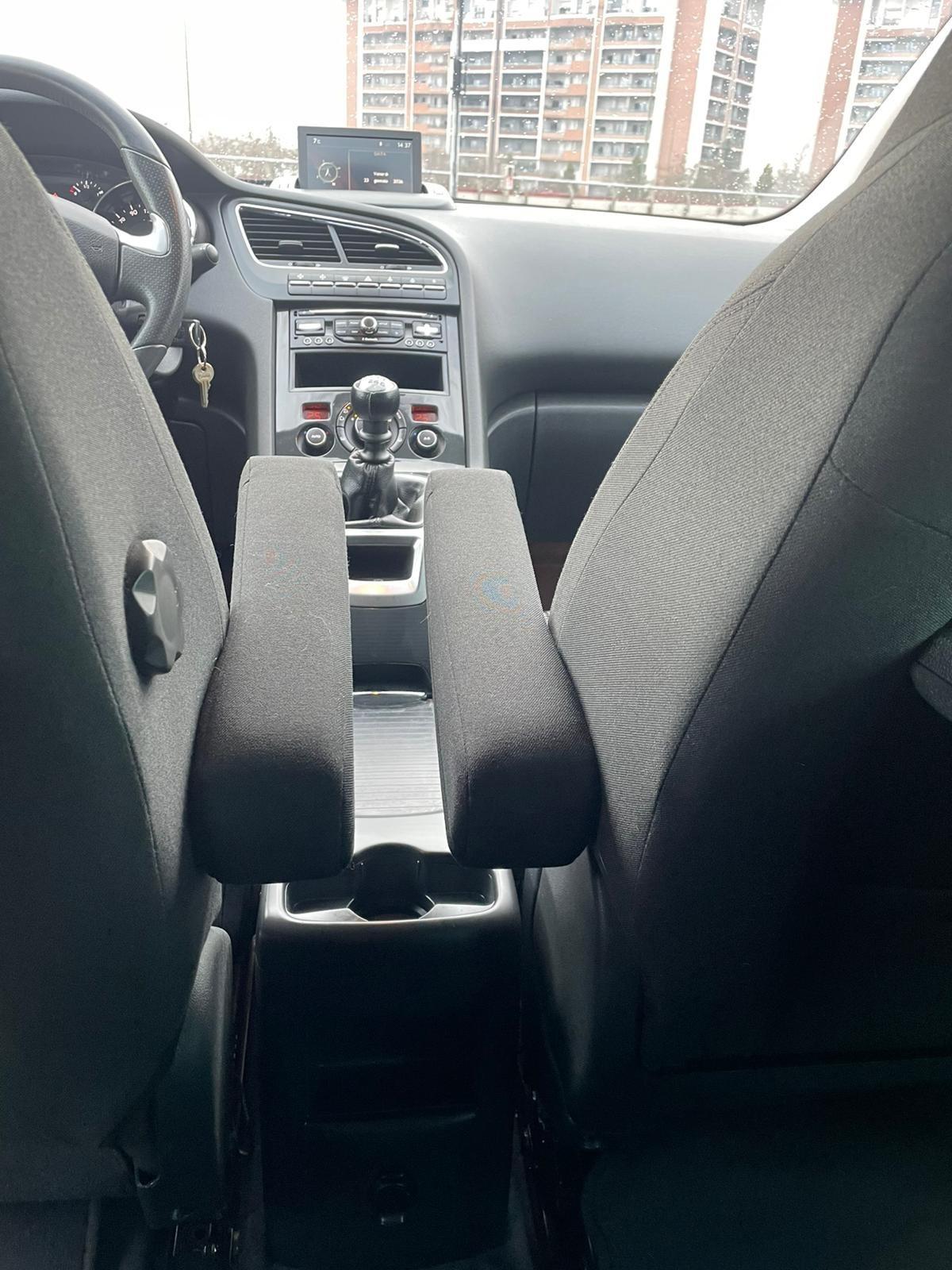 Peugeot 5008 1.6 HDi 7 POSTI Allure 12 MESI GARANZIA