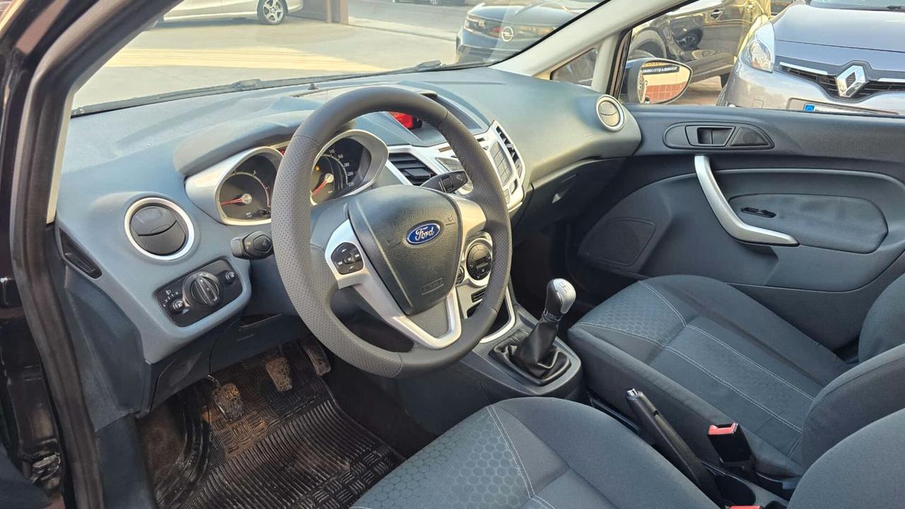 Ford Fiesta 1.4 TDCi 68CV 5 porte Titanium
