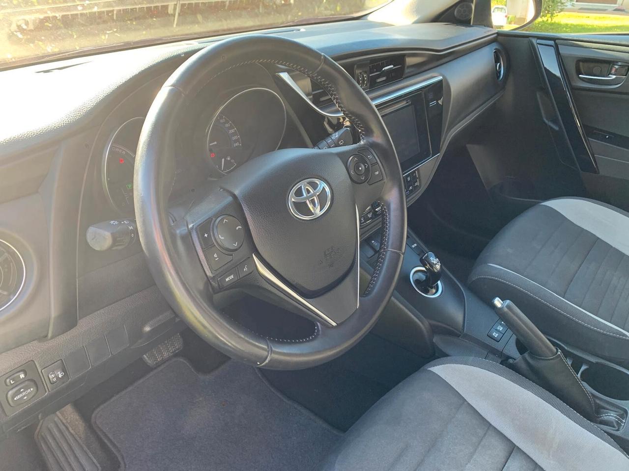 Toyota Auris Touring Sports 1.8 Hybrid Lounge