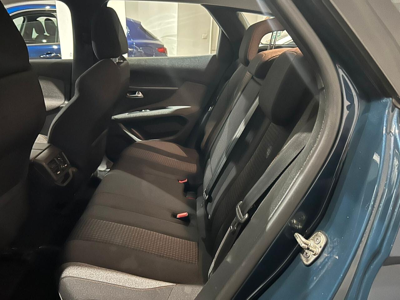Peugeot 3008 BlueHDi 130 S&S EAT8 Active Pack